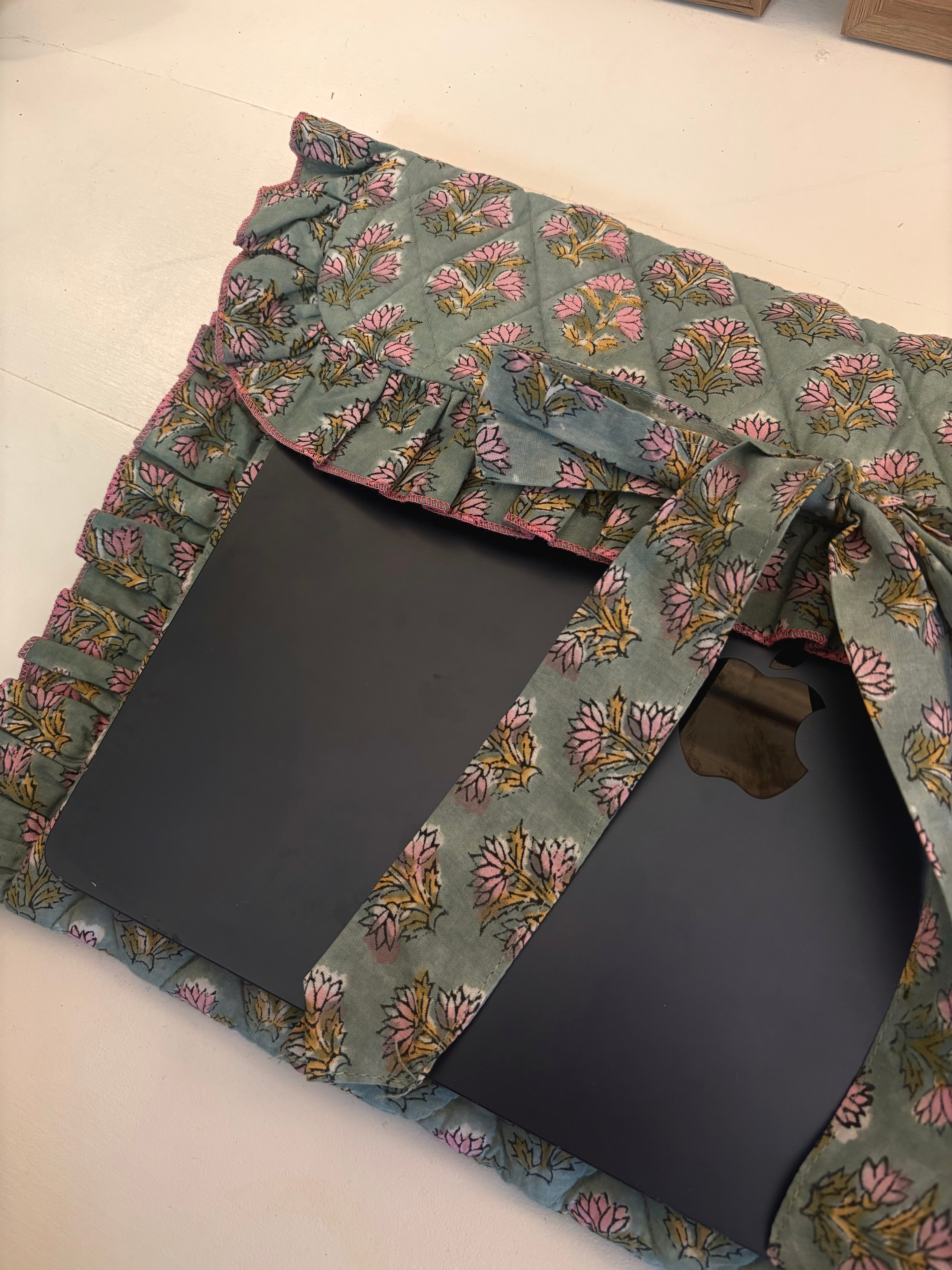 The Secret Garden Sleeve